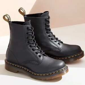 Dr. Martens 1460 Pascal